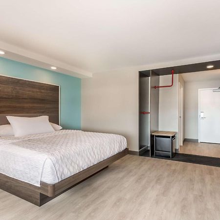 Tru By Hilton Madison West Hotel Bagian luar foto