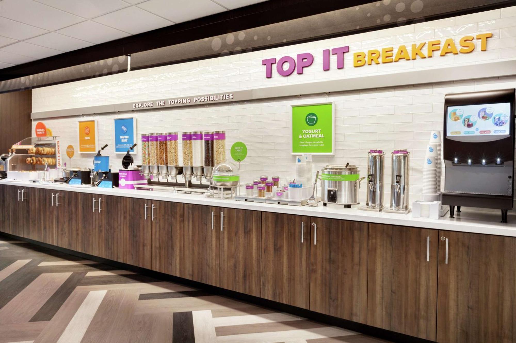 Tru By Hilton Madison West Hotel Bagian luar foto